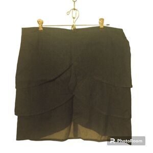 Larry Levine ruffled dark wash denim skirt with scalloped hem